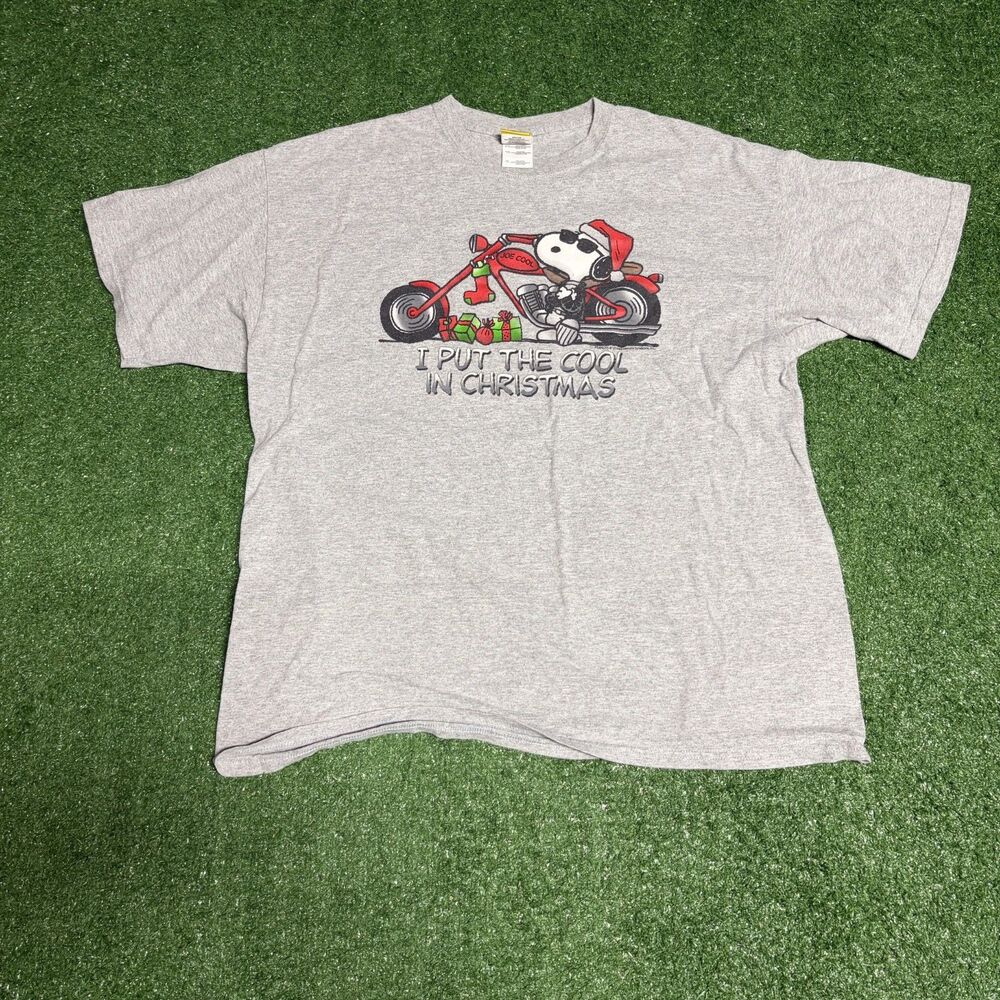 Snoopy Christmas Tee Men’s XL Peanuts Holiday Graphic Shirt
